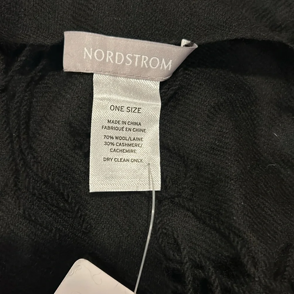 NWT Nordstrom unisex scarfs!